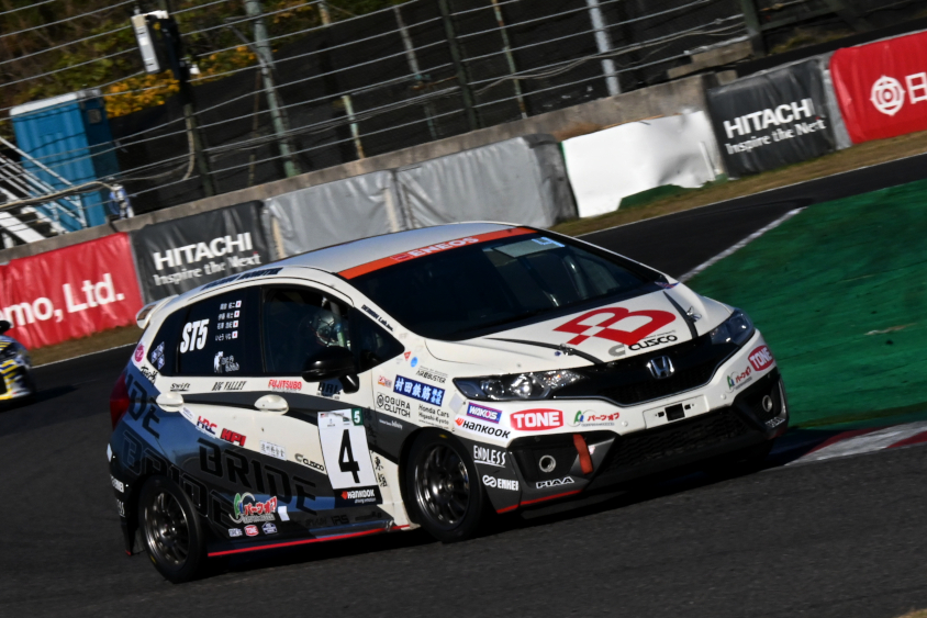 ST-5 1位 4号車 THE BRIDE FIT　ST-5シリーズチャンピオン