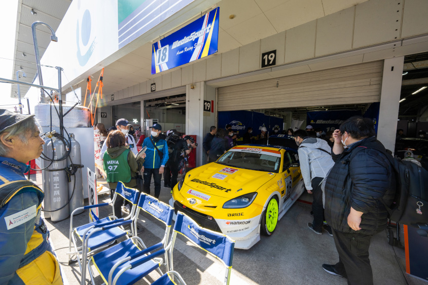 ピットウォーク中に開催したピットツアー