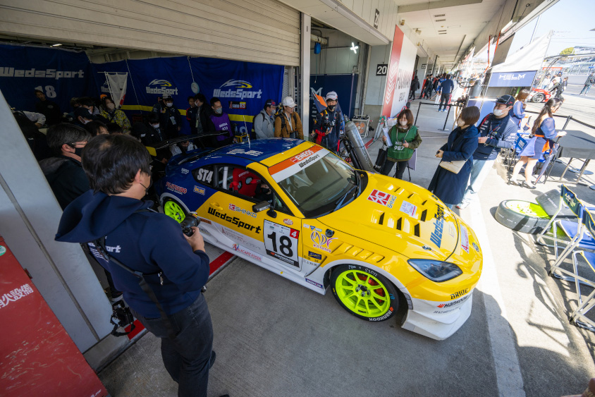 ピットツアーでの運転席体験