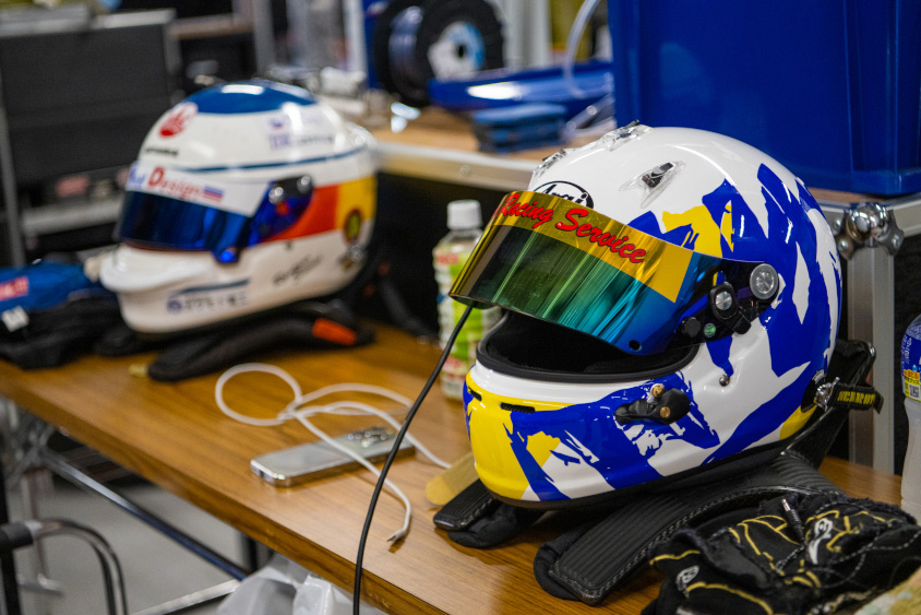 18号車WedsSport GR86浅野武夫選手のヘルメット