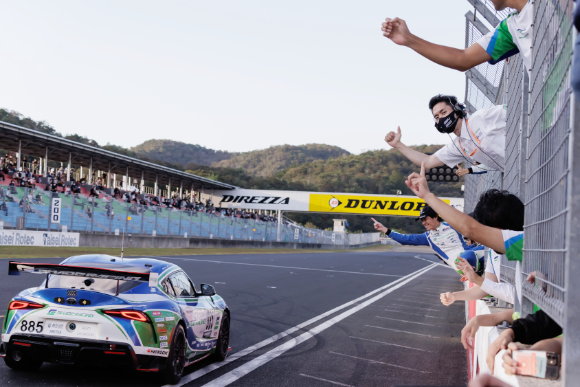 シェイドレーシングが2022年に勝利を挙げたときの様子