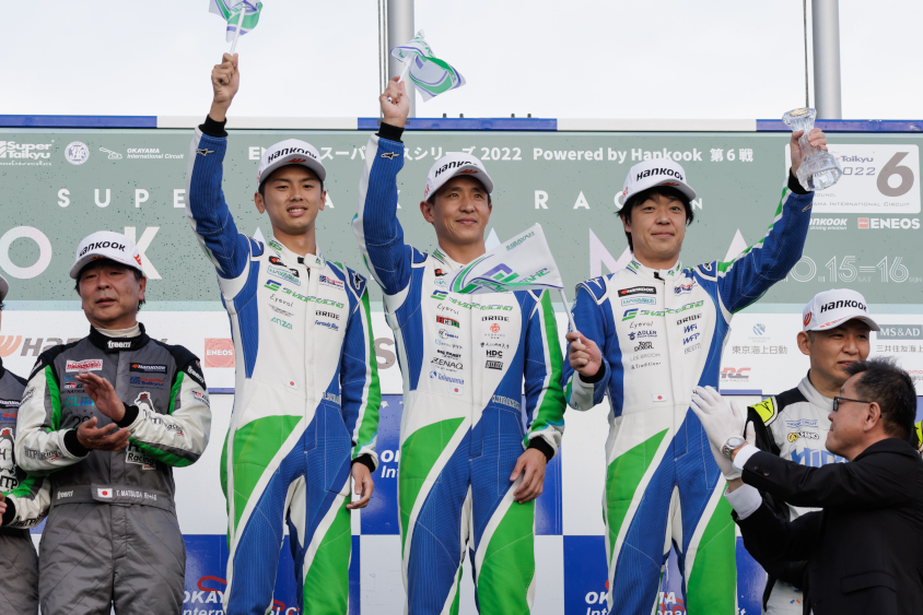 シェイドレーシングのHIRO HAYASHI選手、平中 克幸選手、清水 英志郎選手