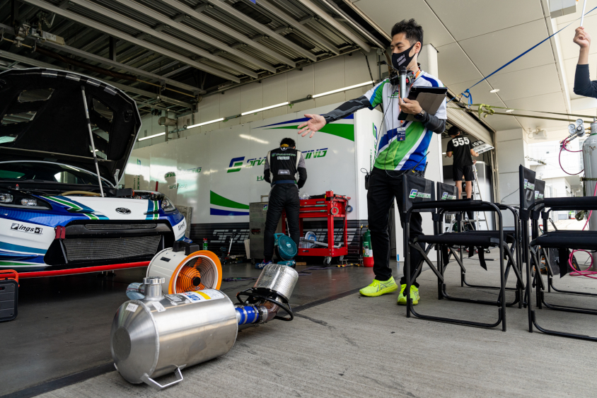 GAZOOピットツアーではいろいろなレースアイテムを体験