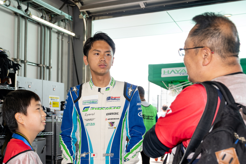 GAZOOピットツアーに参加してくれた清水英志郎選手