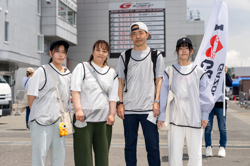 GAZOOピットツアーを「楽しかった」と話してくださった田間さんファミリー