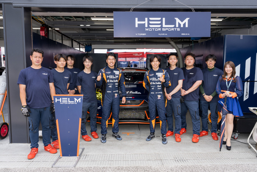 HELM MOTORSPORTSのドライバーとメカニック
