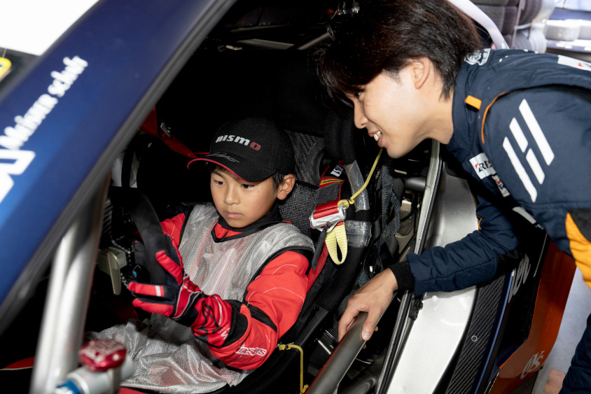 GAZOOピットツアーの運転席体験