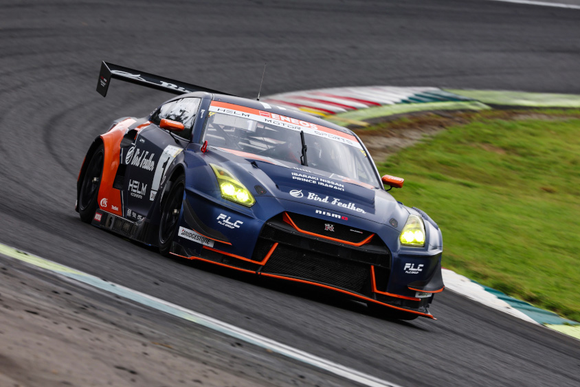 HELM MOTORSPORTS GTR GT3の走行シーン