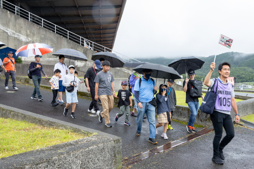 GAZOO.com愛車ピットツアー移動