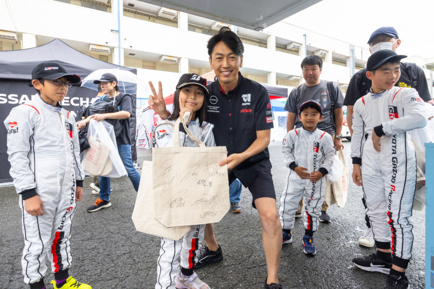 GAZOO.com愛車ピットツアーでドライバーサイン入りのトートバックをゲット