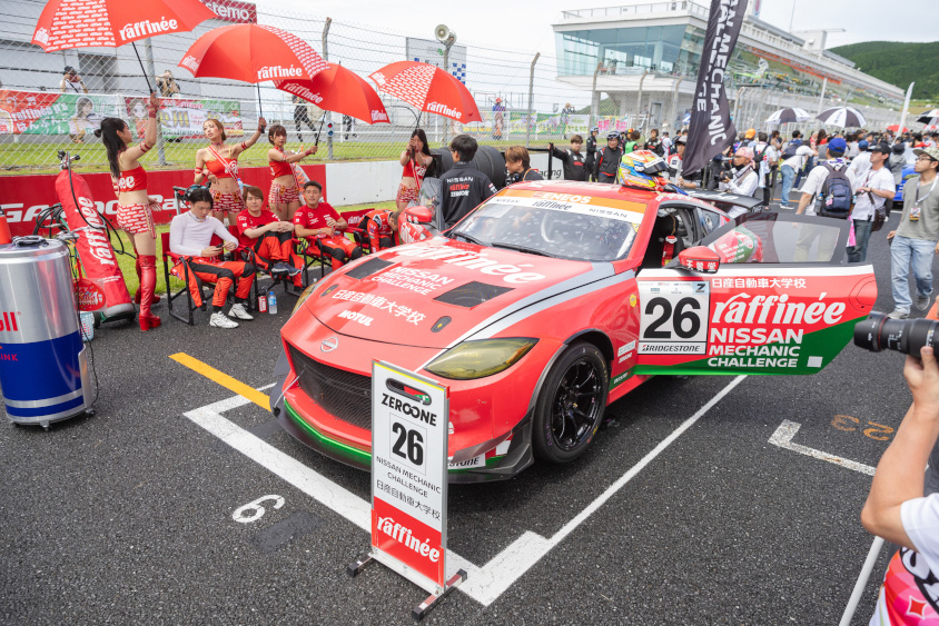 グリッドウォークでのraffinee日産メカニックチャレンジZ GT4