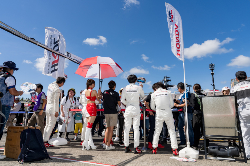 HRDCのピットウォークの様子