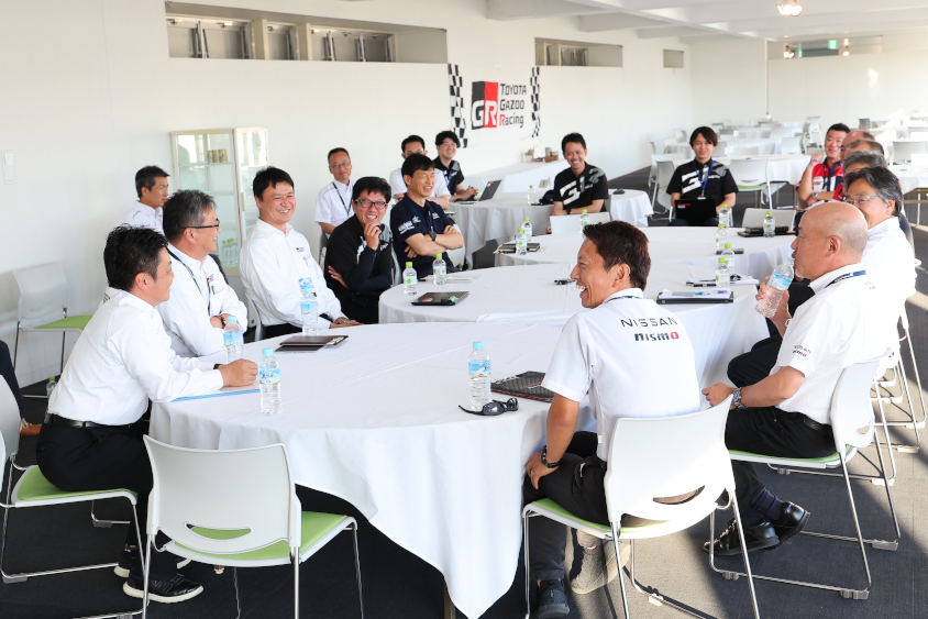 『共挑』S耐ワイガヤクラブのミーティングの様子