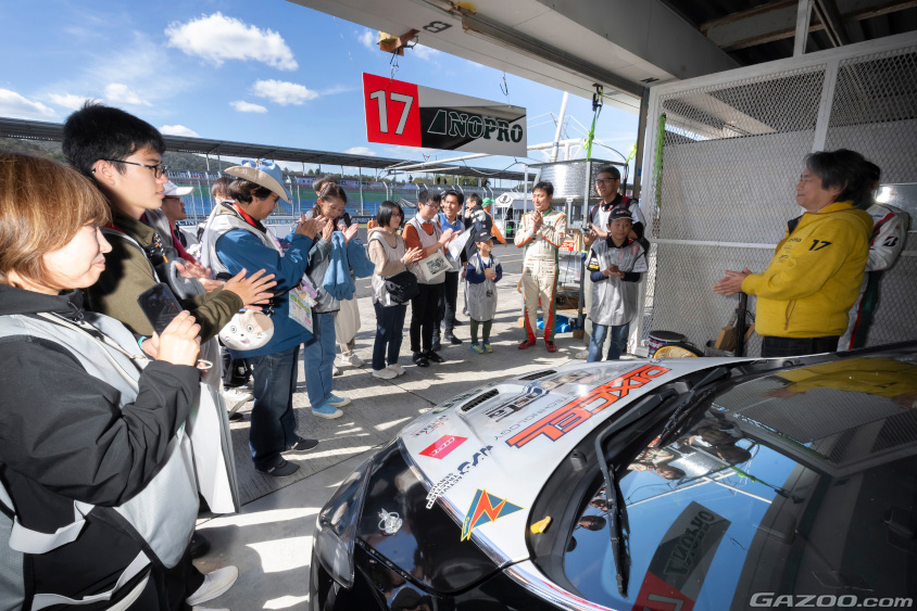 ピットツアーの最後に野上敏彦監督からご挨拶