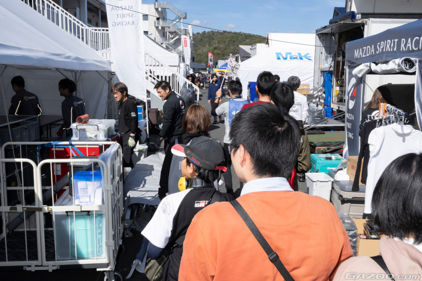 ピットツアーが終わってみんなで移動