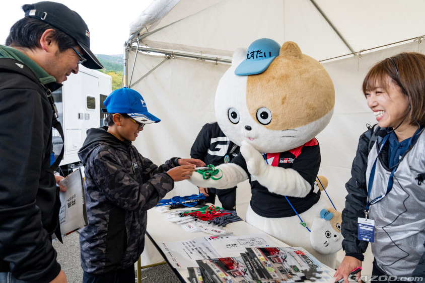 「えすたいすぱーく」も共挑ピットツアーの受付に参加