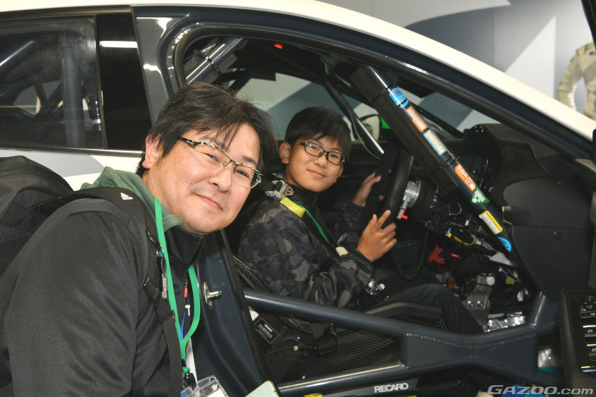 MAZDA SPIRIT RACINGの共挑ピットツアーで運転席体験