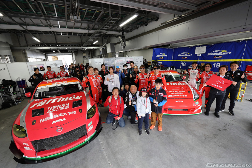 TEAM ZEROONEの共挑ピットツアーの集合写真