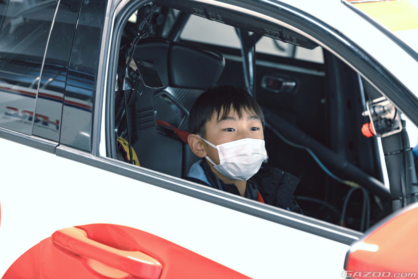 Team HRCの共挑ピットツアーで運転席体験