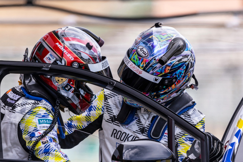 #32 ORC ROOKIE RACING モリゾウ選手と佐々木雅弘選手 (c)スーパー耐久機構