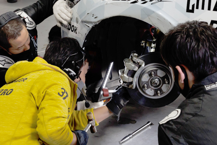 #55 MAZDA SPIRIT RACING MAZDA2 Bio conceptの左フロント　(c)スーパー耐久機構