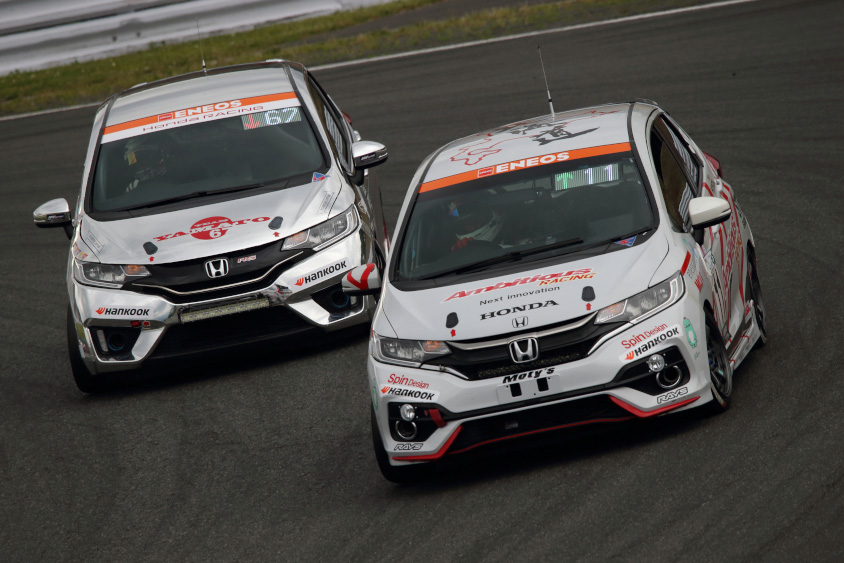 レース車両とはいえ、外観はベース車両の形状を保持する必要がある (c)スーパー耐久機構