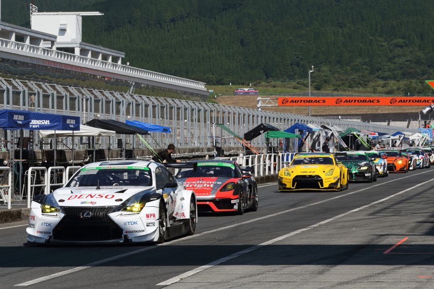 オートポリスは他のサーキットとは逆回りとなるため、ピットロードも逆方向となる (c)スーパー耐久機構