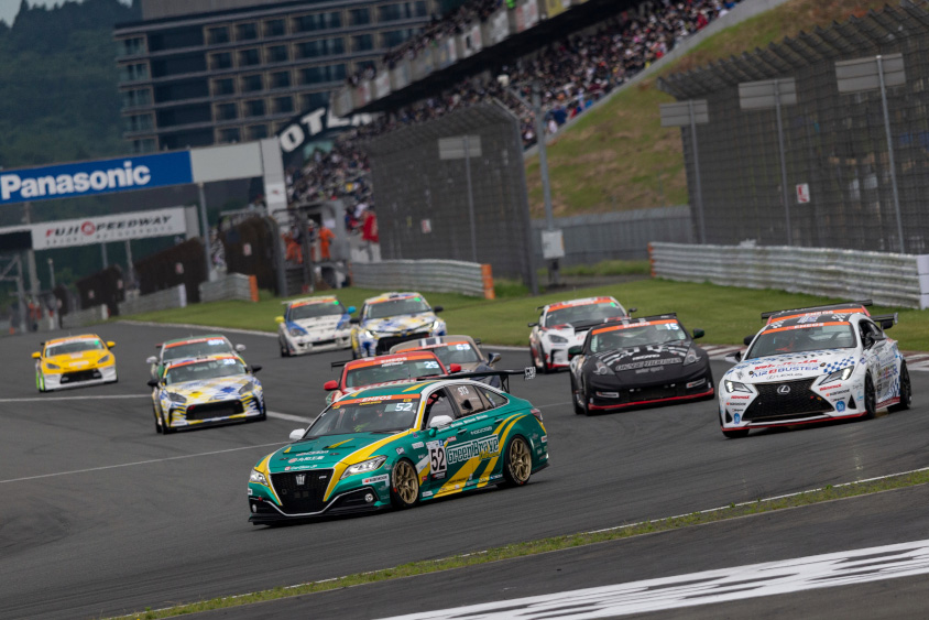 ST-Q（一部）、ST-3、ST-4クラスのスタート(c)スーパー耐久機構