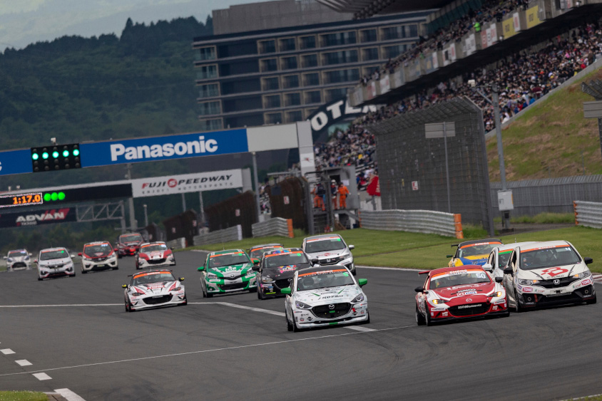 ST-Q（一部）、ST-5クラスのスタート(c)スーパー耐久機構