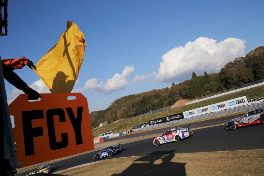 FCY看板の提示 (c)スーパー耐久機構