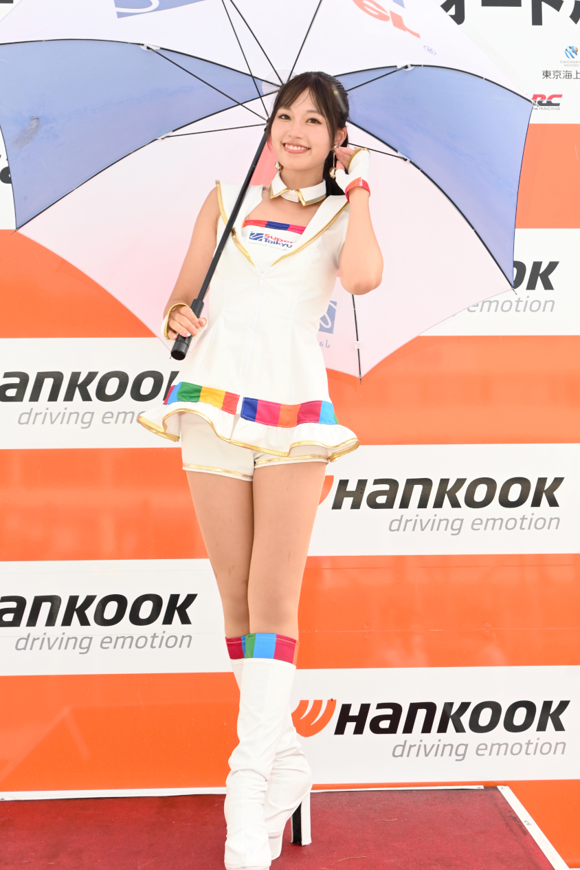 『Swish』の阿比留あんなさんの全身