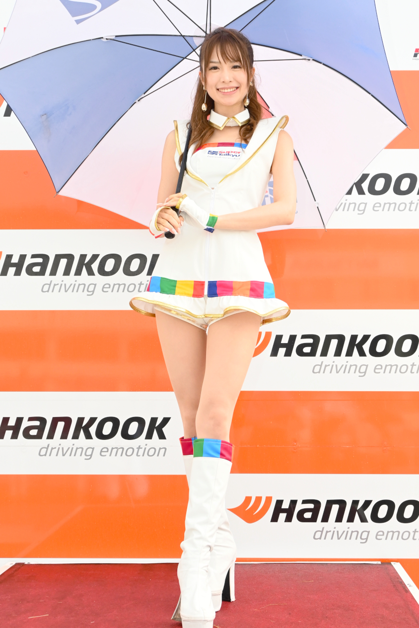 『Swish』の松田蘭さんの全身