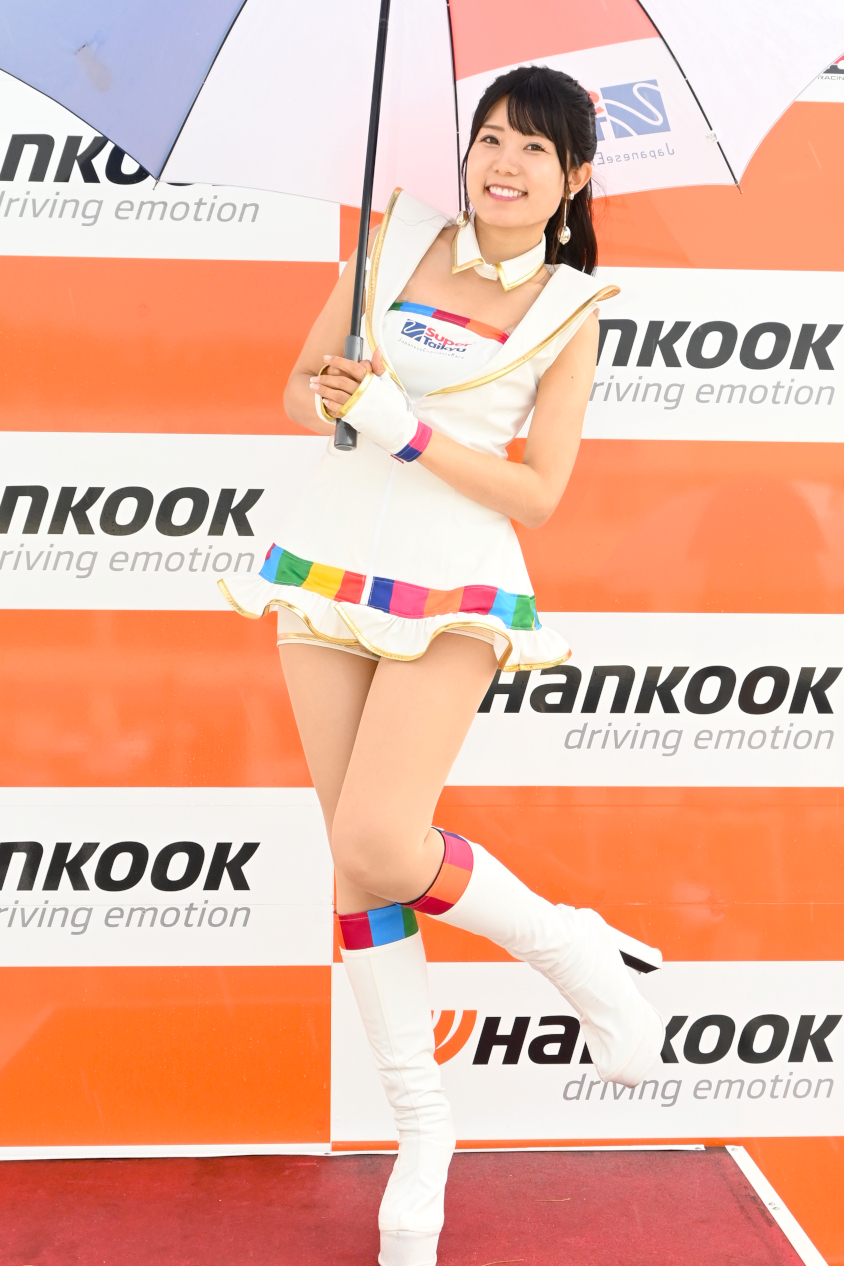 『Swish』の宮瀬七海さんの全身