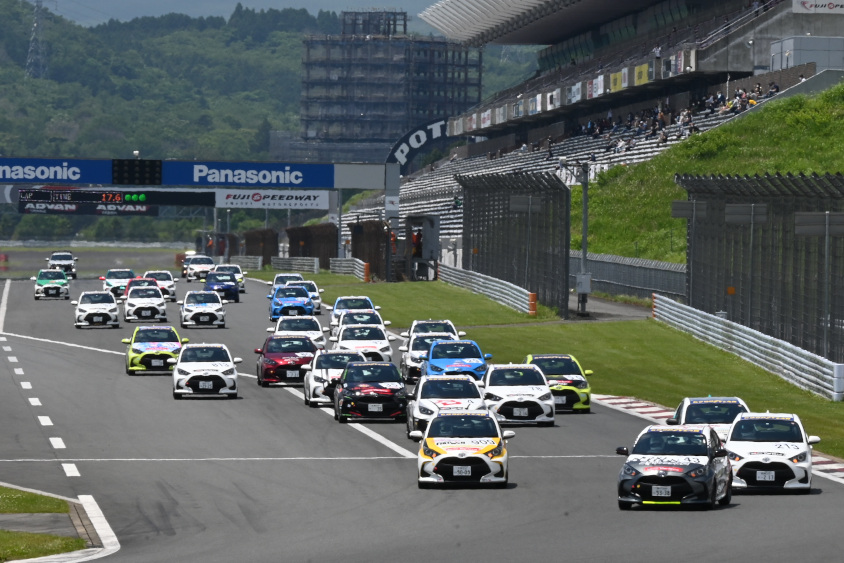 ヤリスカップ第1戦　コンソレーションレーススタート