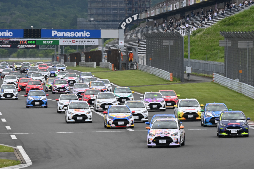 ヤリスカップ第1戦　決勝レーススタート