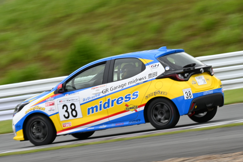38号車 N中部GRGミッドレスYarisの神谷裕幸