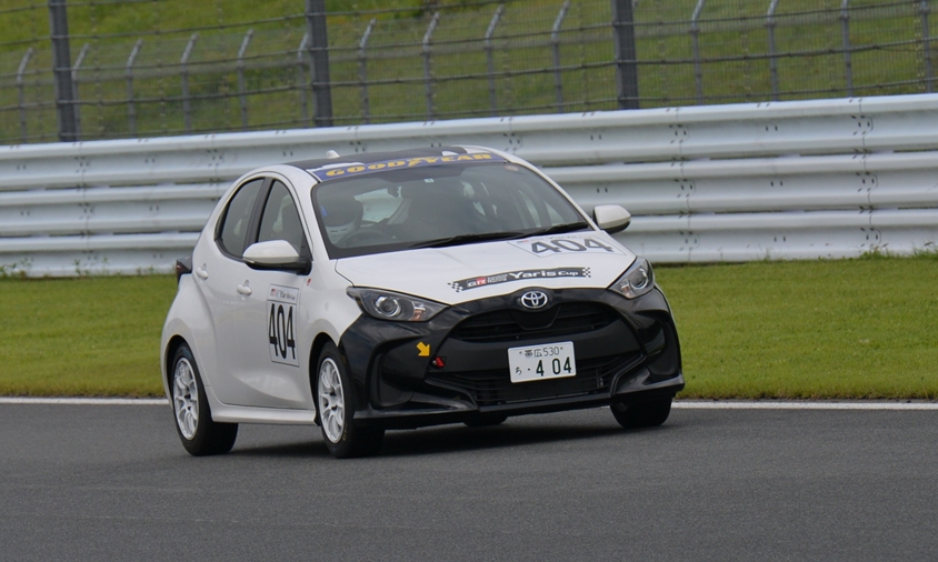 SDW絵ふで校長Yaris