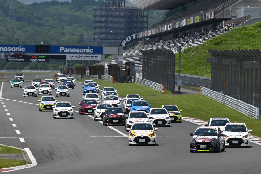 ヤリスカップ（Yaris Cup 2021）第1戦コンソレーションレーススタート