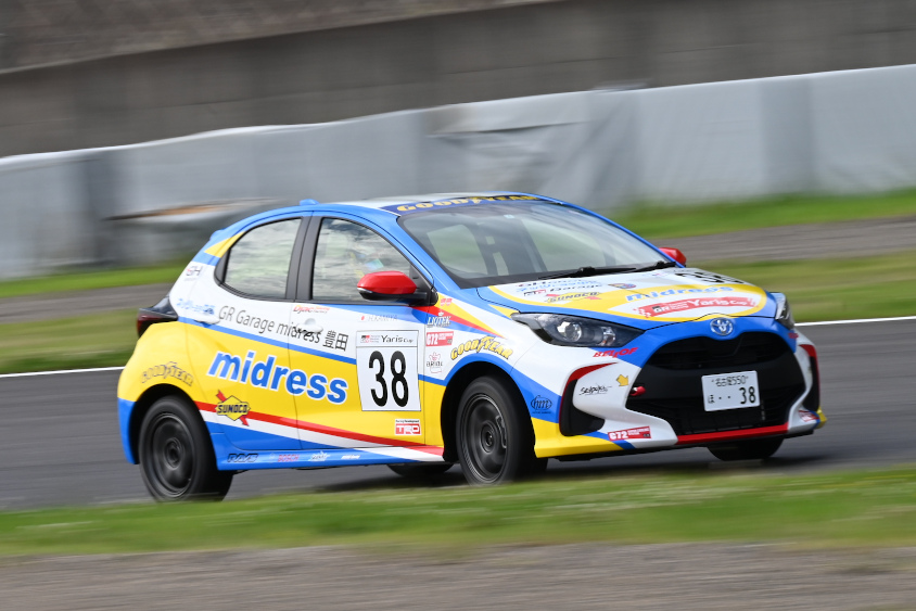 ヤリスカップ西日本シリーズ第2戦鈴鹿　ポールポジション　38号車N中部GRGミッドレスYarisの神谷裕幸