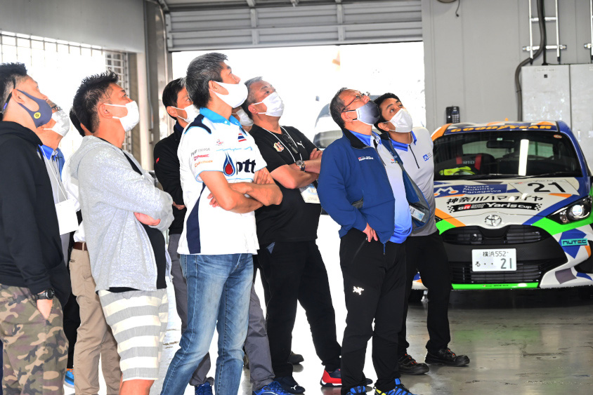 ヤリスカップピットの様子