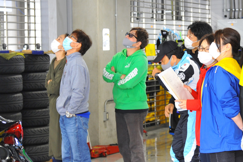 ヤリスカップピットの様子