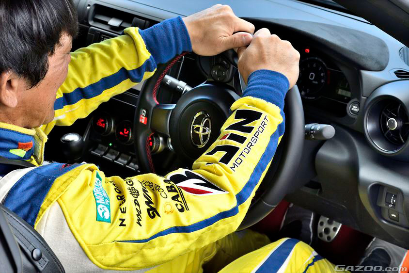 プッシュプルハンドル(山野哲也 ドライビング集中講座)