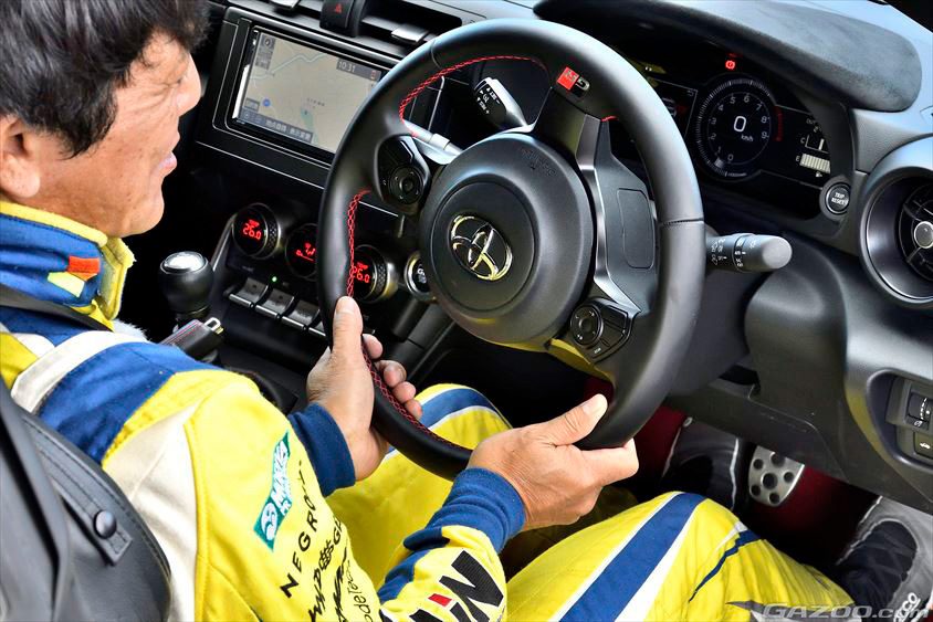 プッシュプルハンドル（山野哲也 ドライビング集中講座）