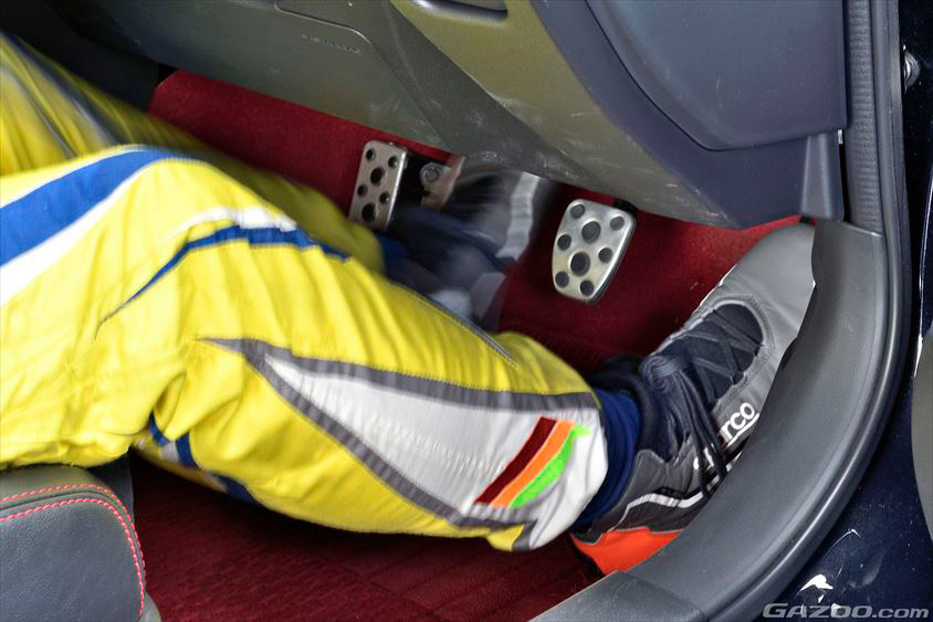 クラッチはエンゲージポイントを体で覚える（山野哲也 ドライビング集中講座）