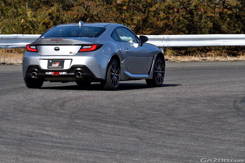 走行するGR86（山野哲也 ドライビング集中講座）