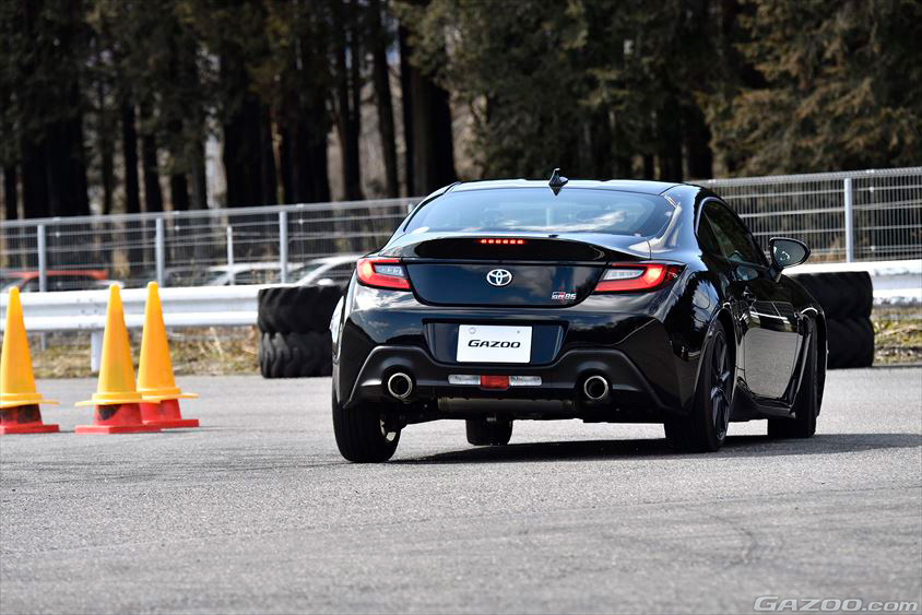 曲がるブレーキの連続写真2