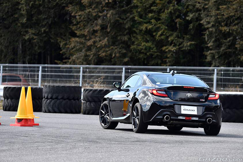 曲がるブレーキの連続写真3