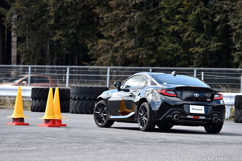 曲がるブレーキの連続写真4