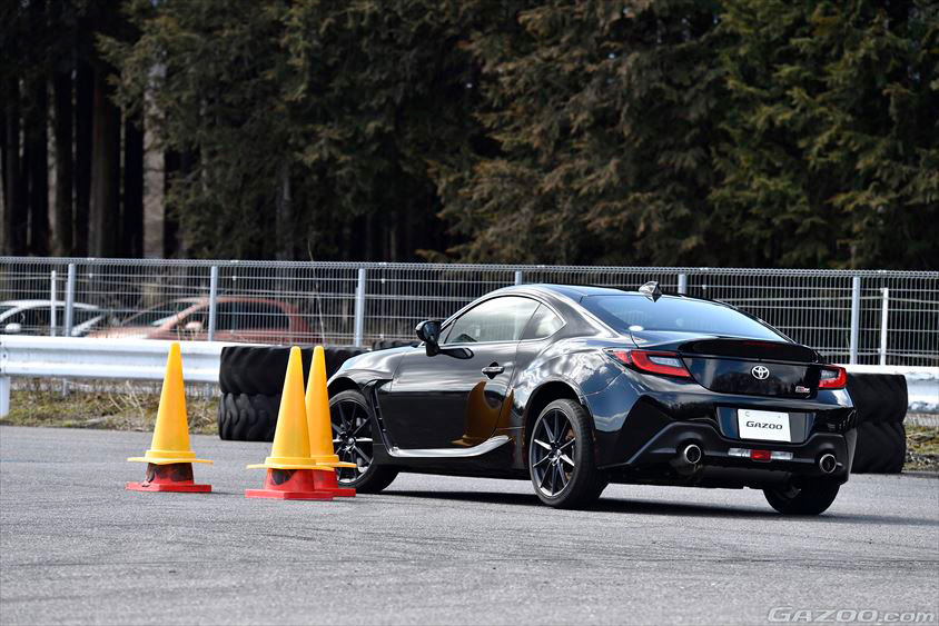 曲がるブレーキの連続写真5