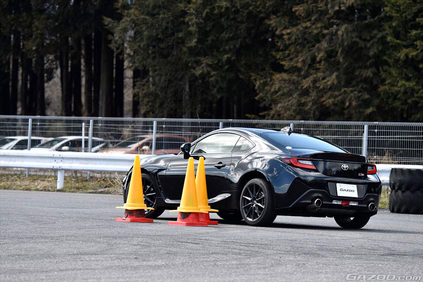 曲がるブレーキの連続写真6